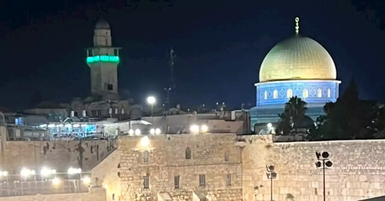 WATCH: Thousands of Jews Attend Midnight Prayers at Western Wall