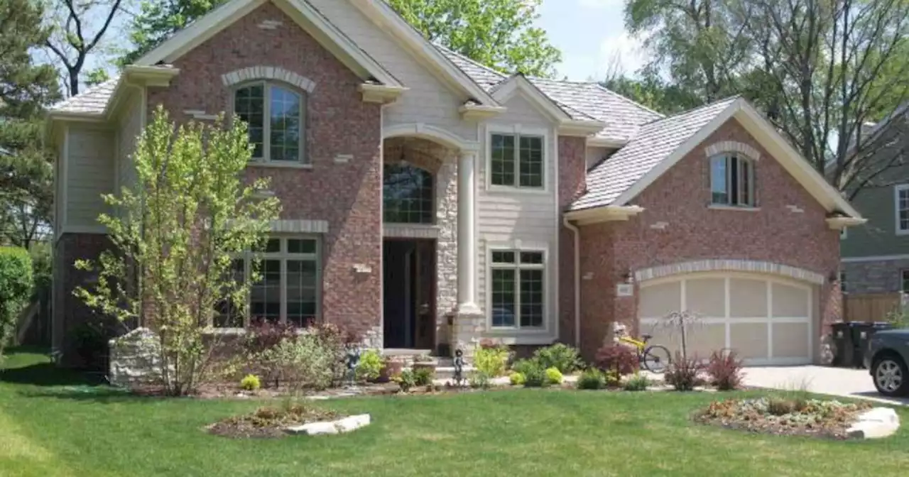 Former Northwestern running backs coach Lou Ayeni sells Glenview home