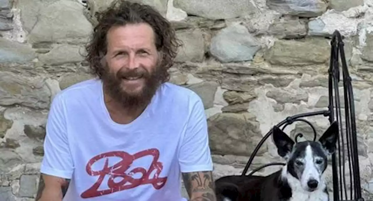 Jovanotti: «Dopo l’incidente ho la gamba più corta come Pantani» Ora altri 5 mesi di stampelle