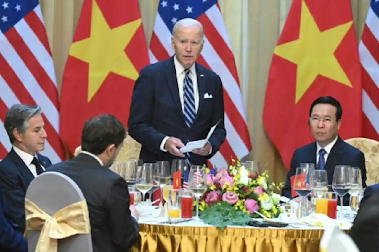 Biden scelle au Vietnam un rapprochement stratégique et économique