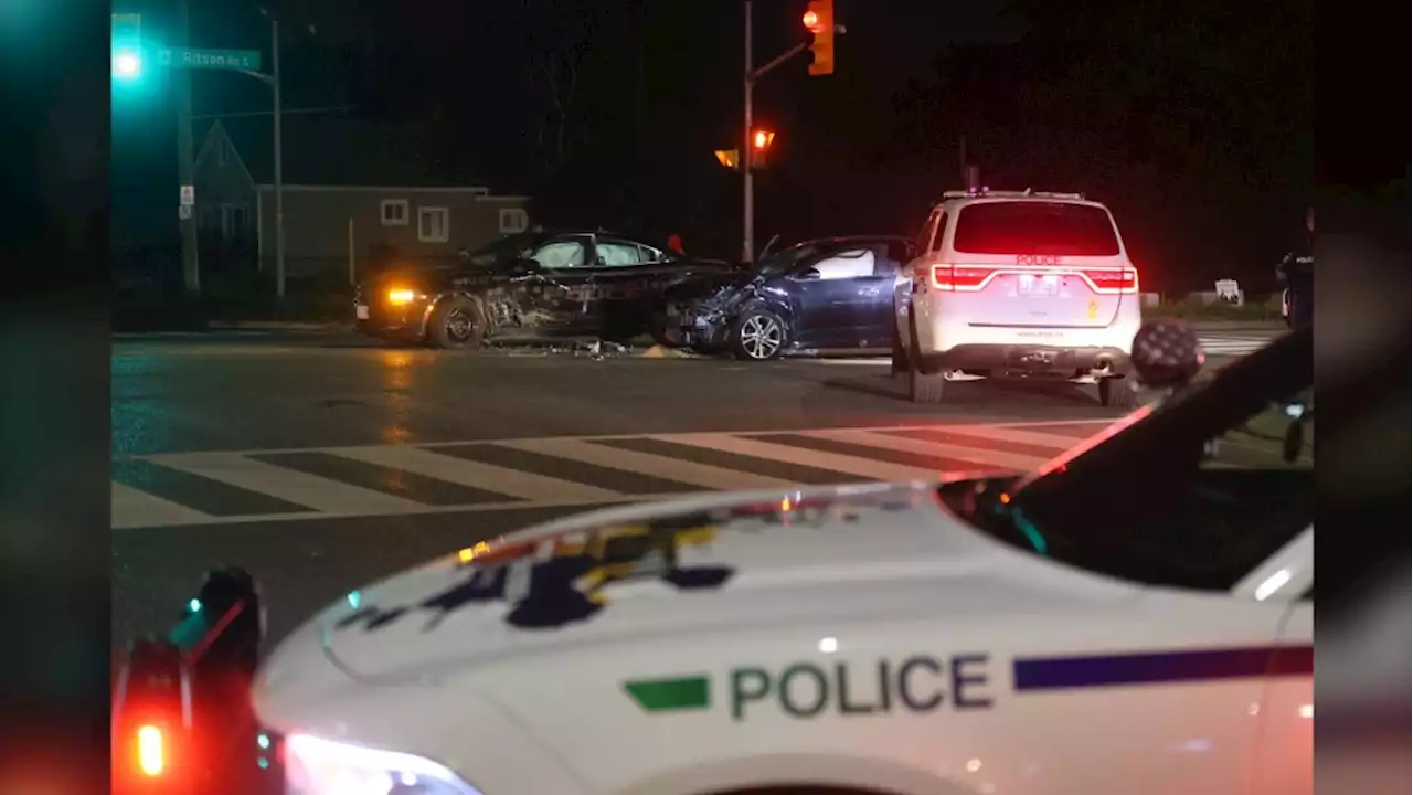 2 Durham police officers injured after driver of stolen vehicle hits 2 cruisers in Oshawa