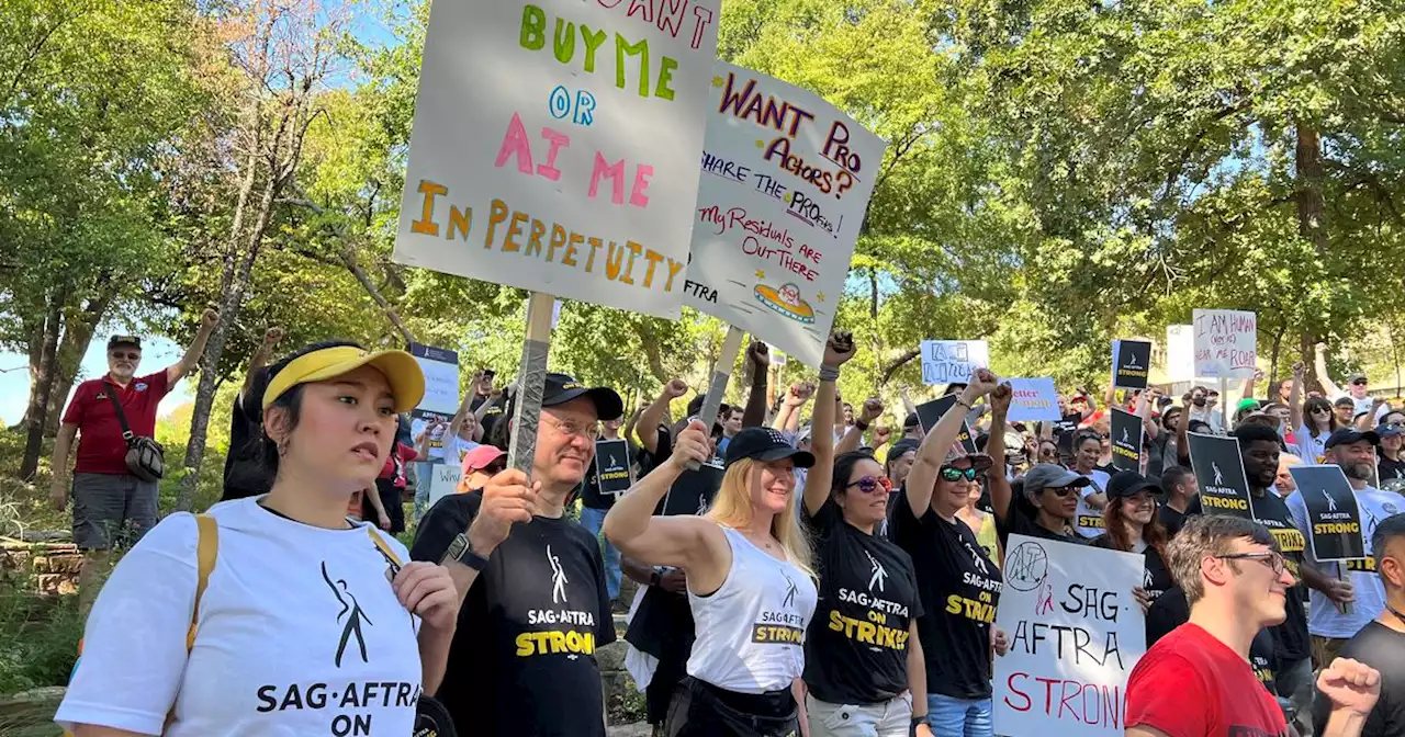 North Texas actors and writers rally in support of nationwide SAG-AFTRA, WGA strike