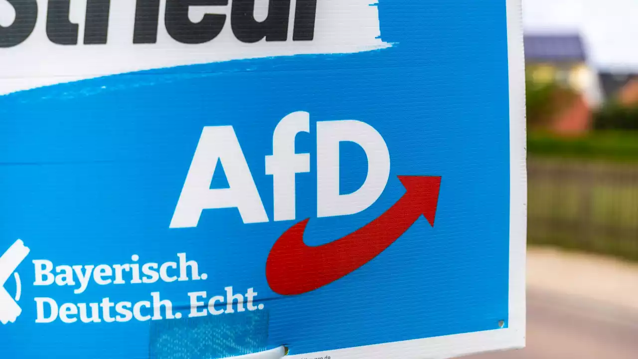 - Polizei nimmt AfD-Wahlplakat mit verbotener SA-Losung 'Alles für Deutschland' ab