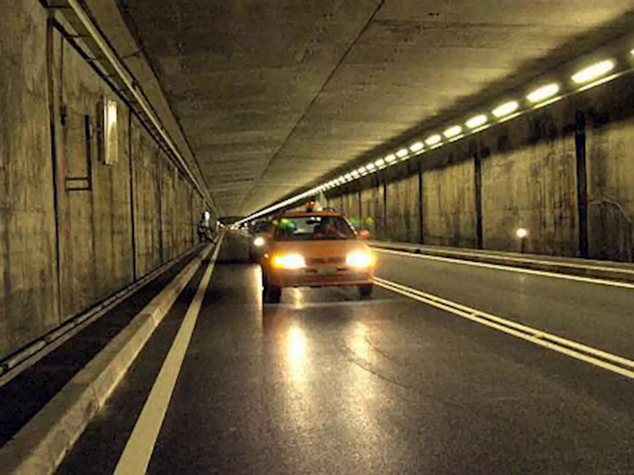 - Riss in Tunneldecke: Auch Gotthard-Straßentunnel gesperrt