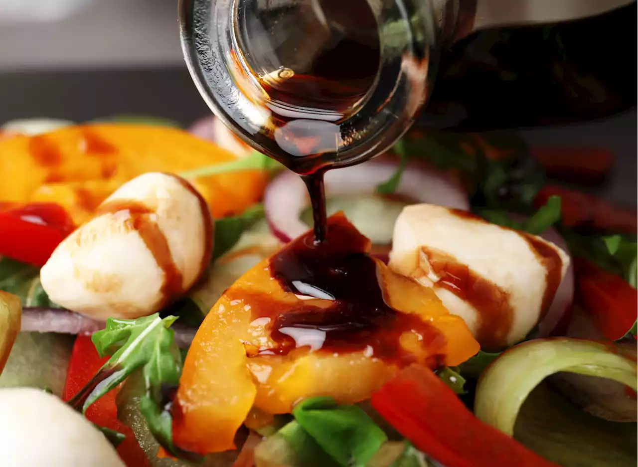 10 Best & Worst Balsamic Vinaigrette Dressings, Say Dietitians