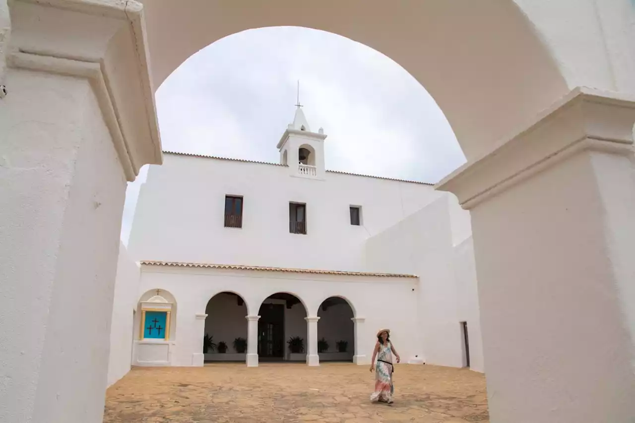 Algas, sabina y cal para redescubrir Ibiza a un ritmo pausado