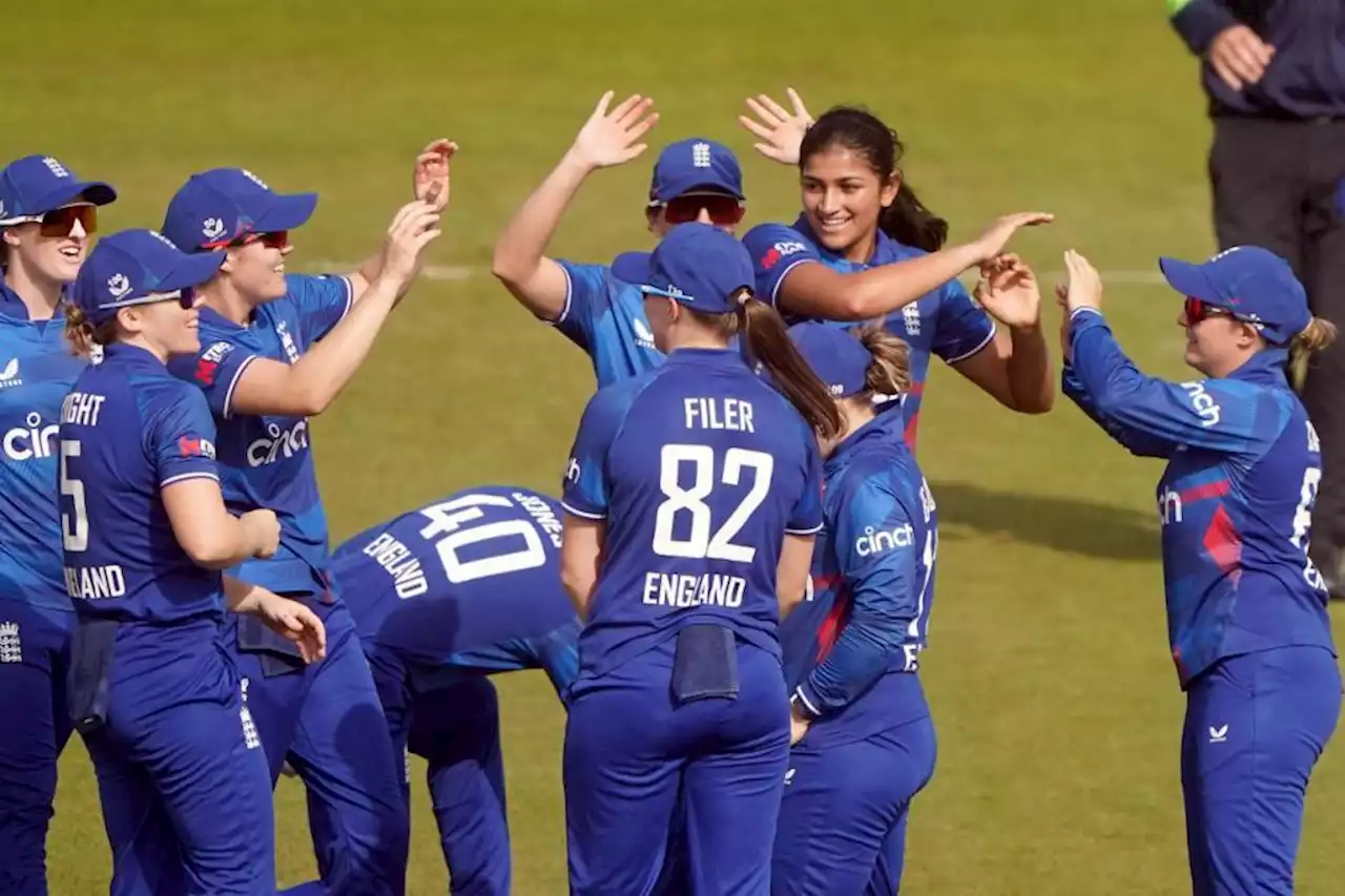 – Amy Jones lauds England debutants Mahika Gaur and Lauren Filer