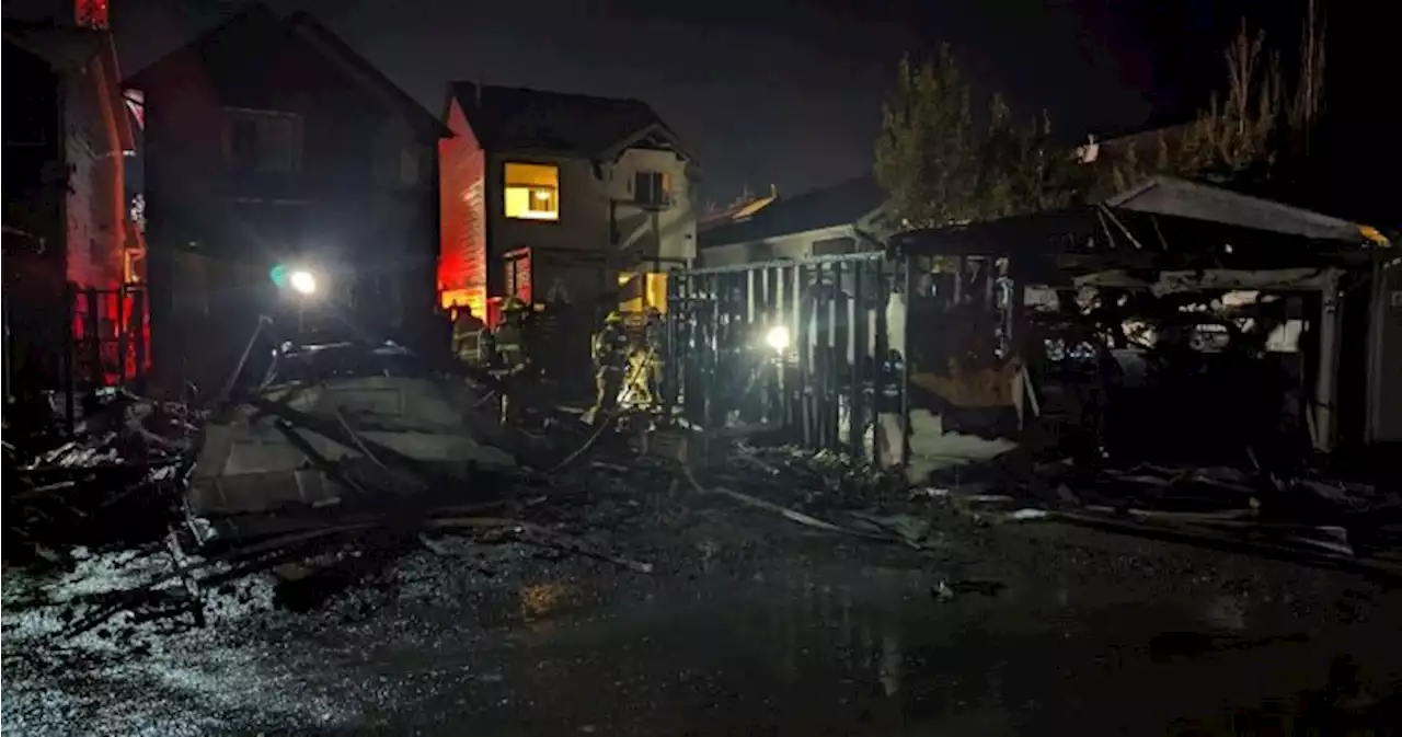 4 garages and 3 homes damaged in southeast Calgary fire