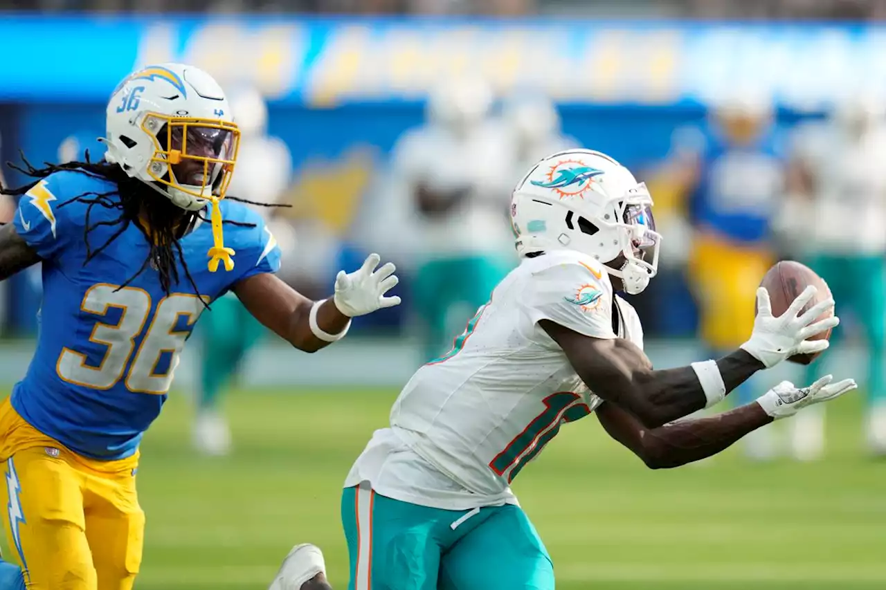 Tyreek Hill, Tua Tagovailoa too much for Chargers as Dolphins open with victory