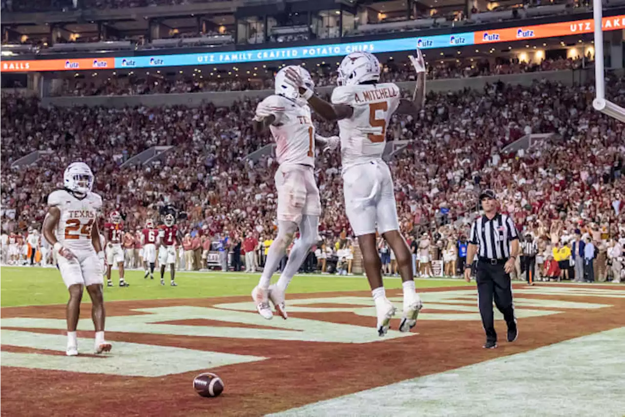 MONDAY HUDDLE: How loud of a statement did the Texas Longhorns make against Alabama?