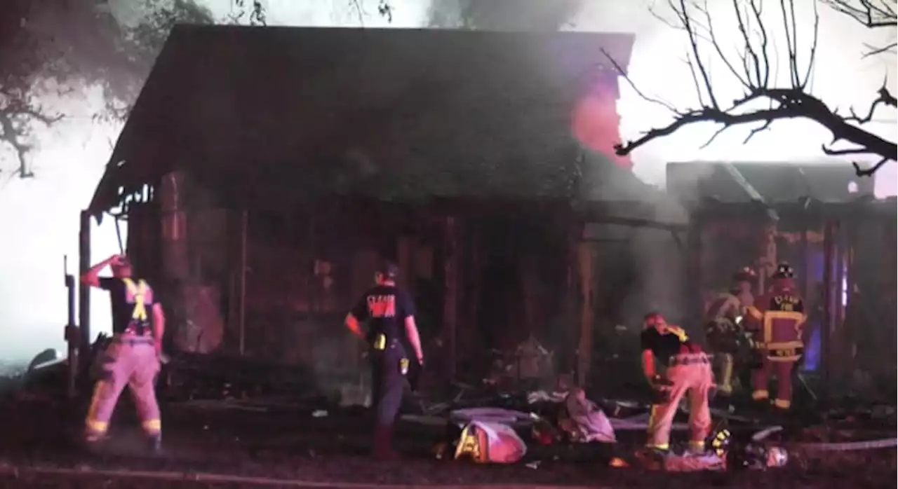 Residents safe after multiple houses catch fire in NW Harris Co.