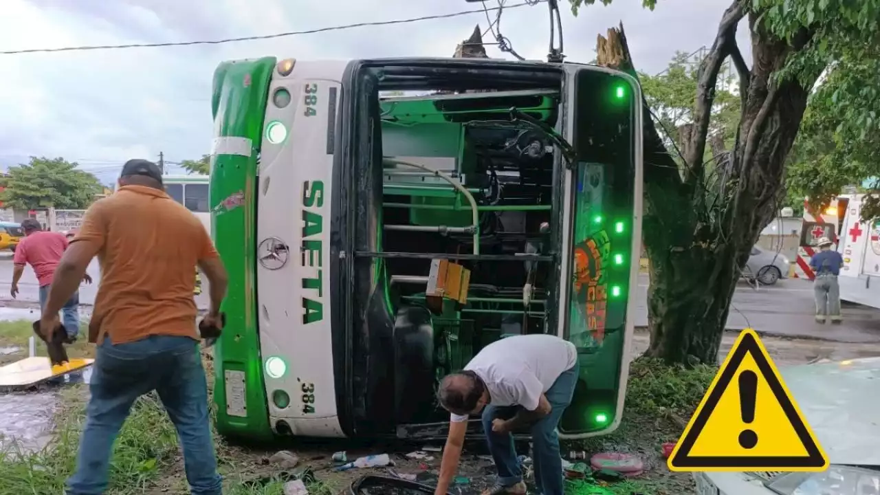 Vuelca autobús de pasajeros sobre carretera federal Veracruz-Xalapa, en Tejería