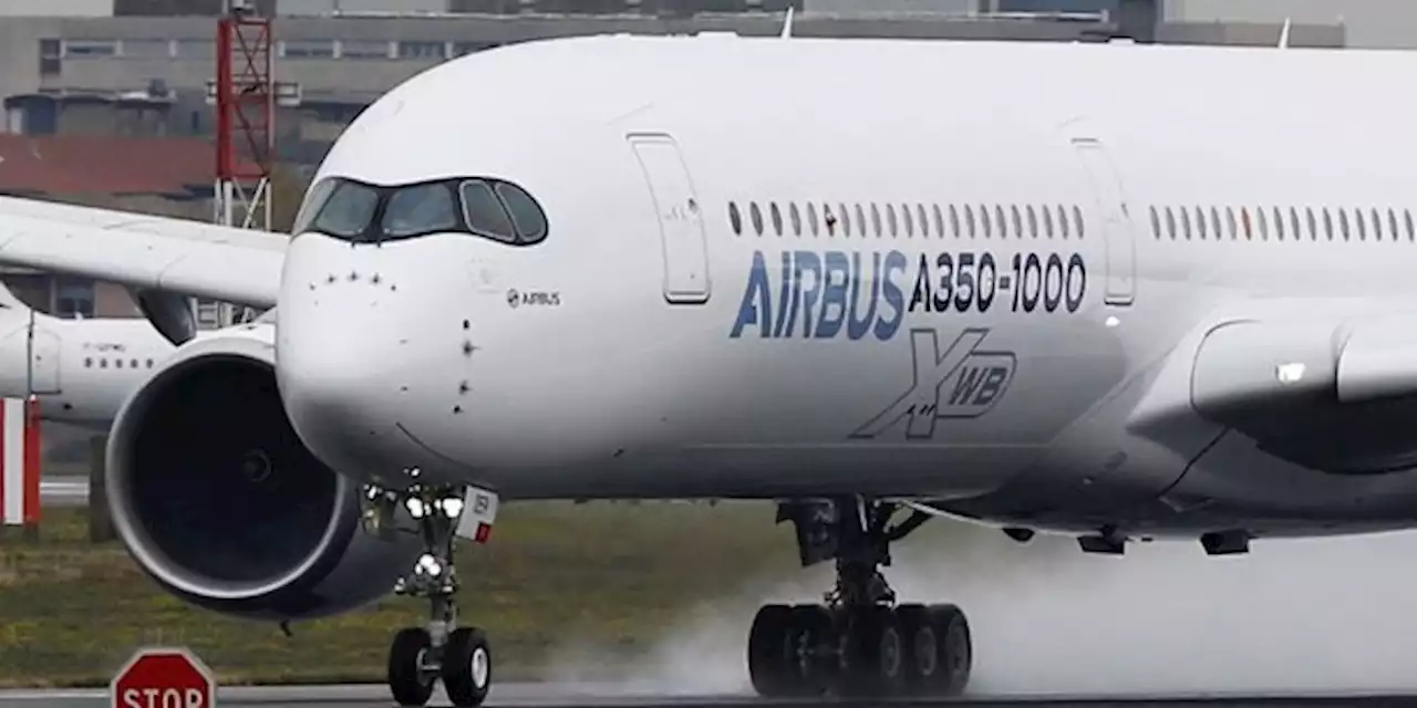 A Dacca, Emmanuel Macron fait état d'un « engagement » du Bangladesh pour acheter dix Airbus A350