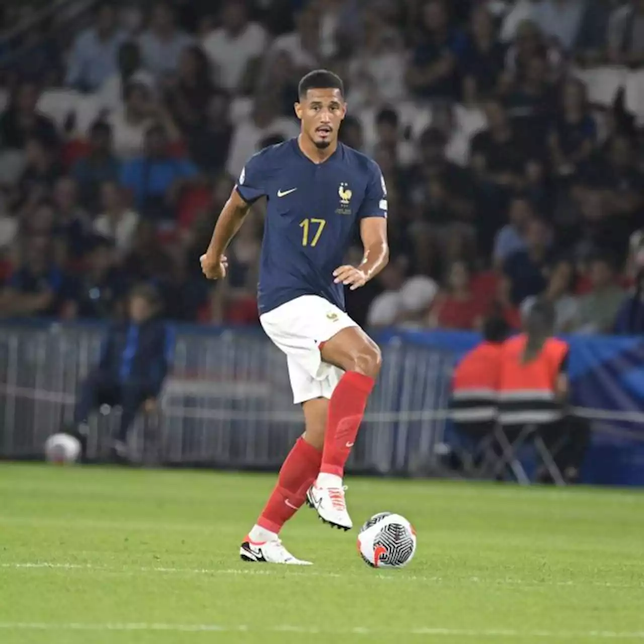 William Saliba dans l'arène avec les Bleus en Allemagne