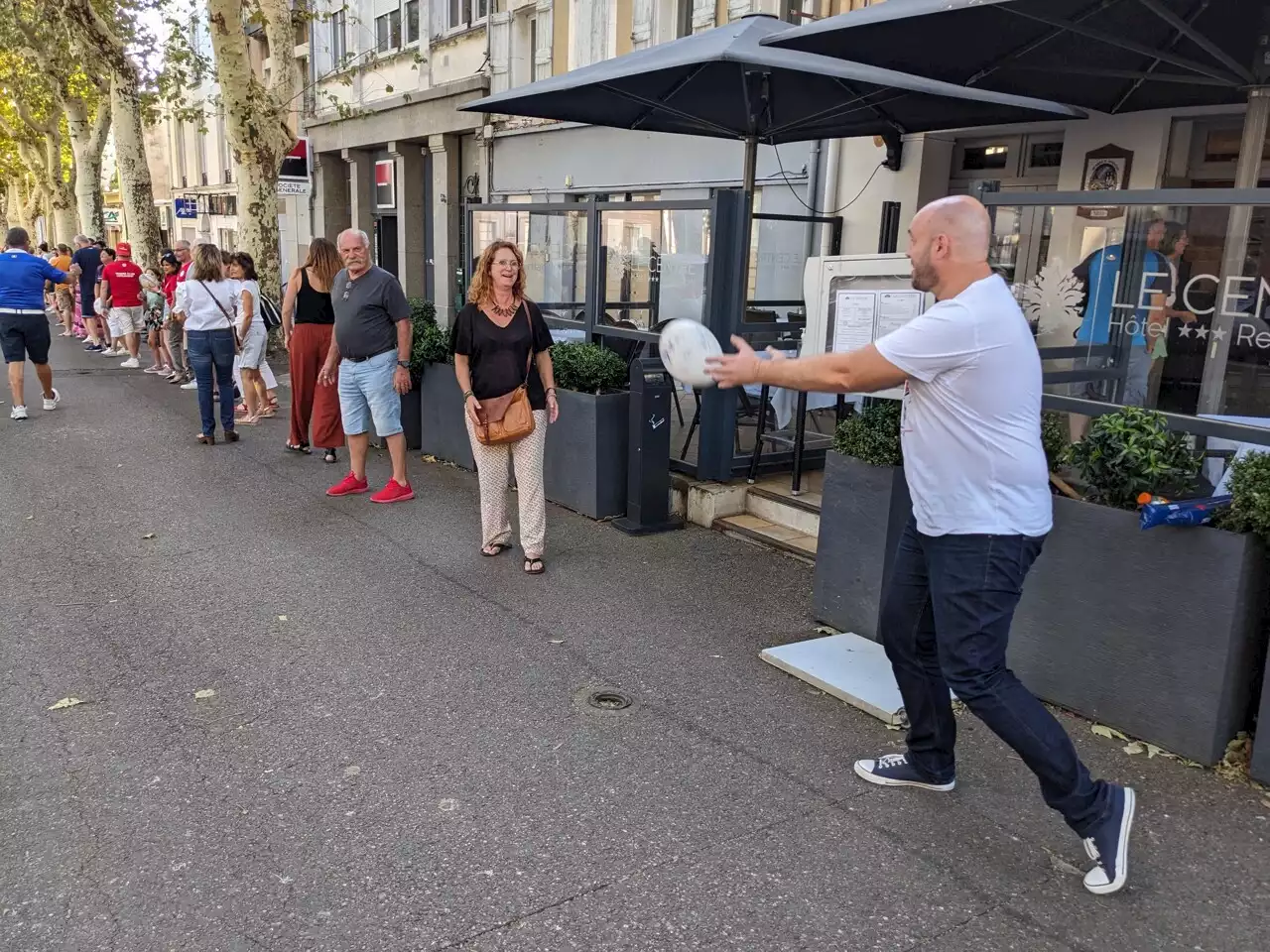 Coupe du monde de rugby : plus de 200 participants pour « La plus grande passe » de Castelnaudary