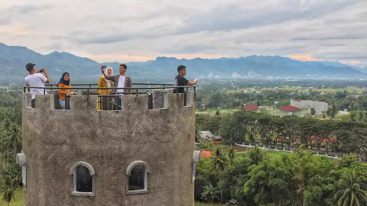 Menikmati Hamparan Permadani Hijau Gorontalo dari Benteng Ulanta yang Kini Jadi Primadona