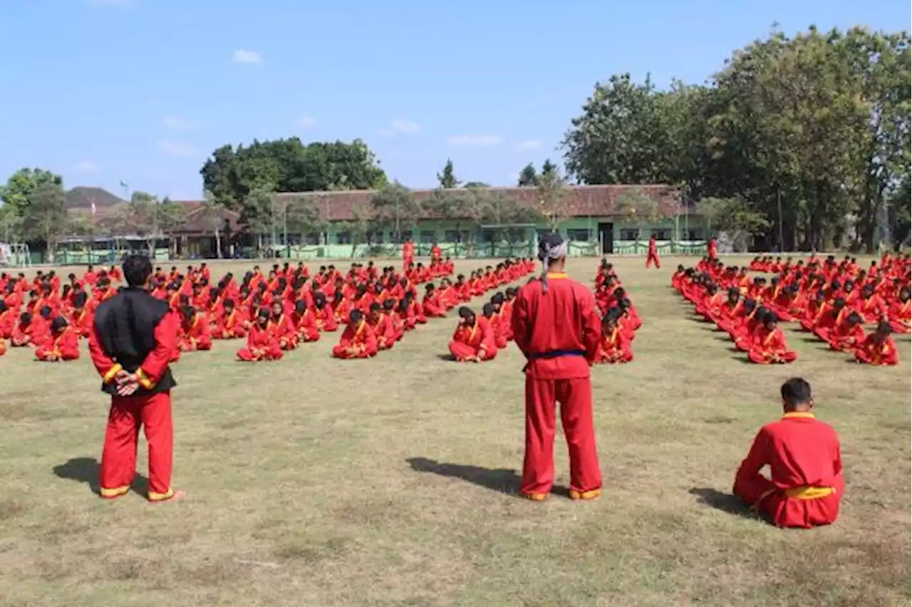 Unjuk Kekompakan dan Belajar Berjualan di Milad Sekolah