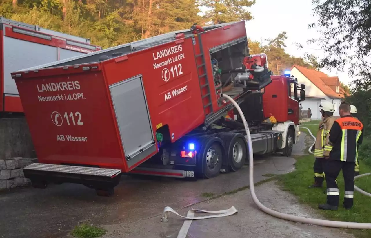 Großübung in Lauterhofen: Acht Feuerwehren im Sägewerk Spies im Einsatz