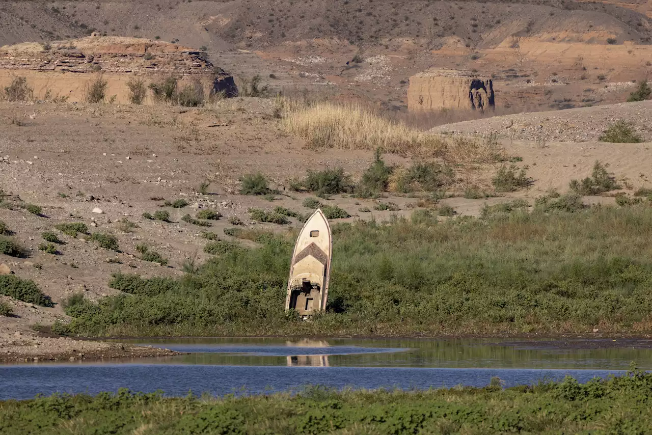 Video of boat disappearing in Lake Mead shows drastic water level change