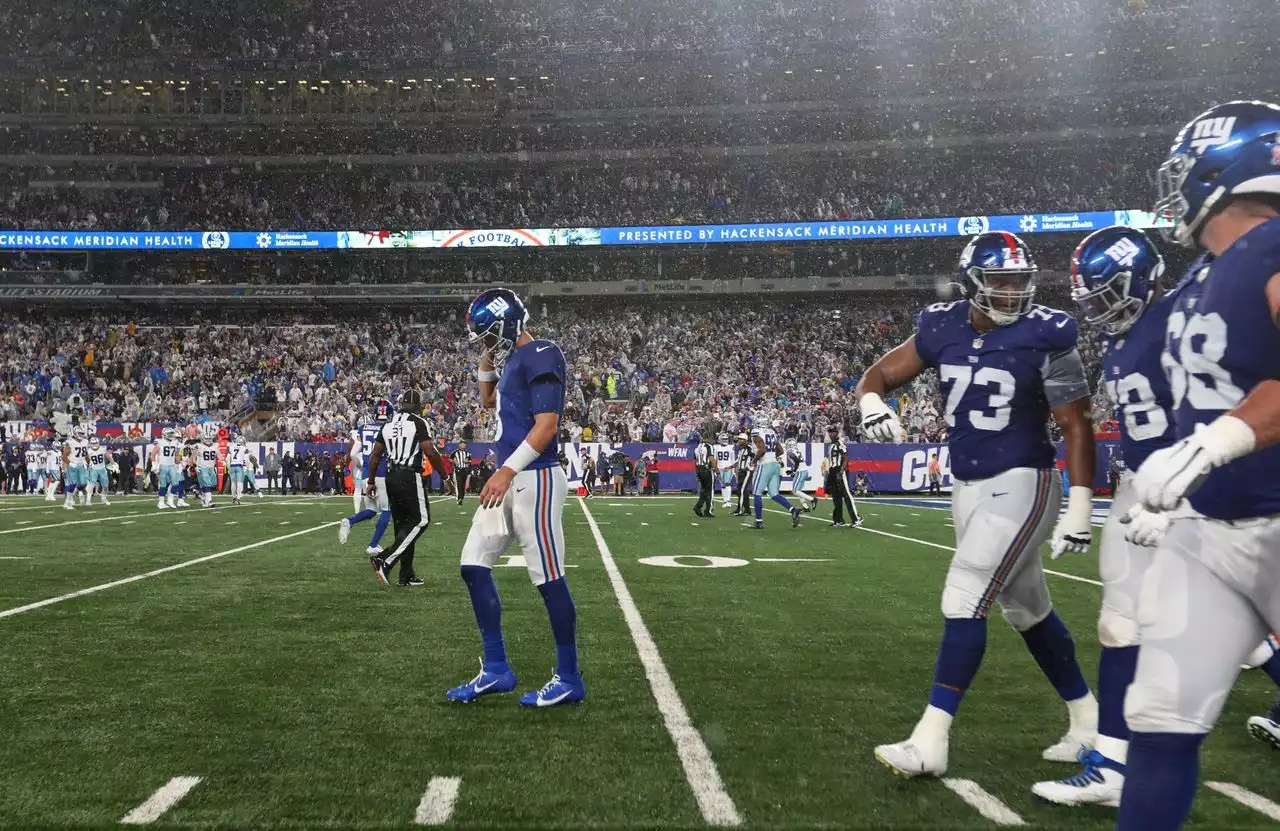 Giants, Daniel Jones wilt under pressure in opening-night massacre