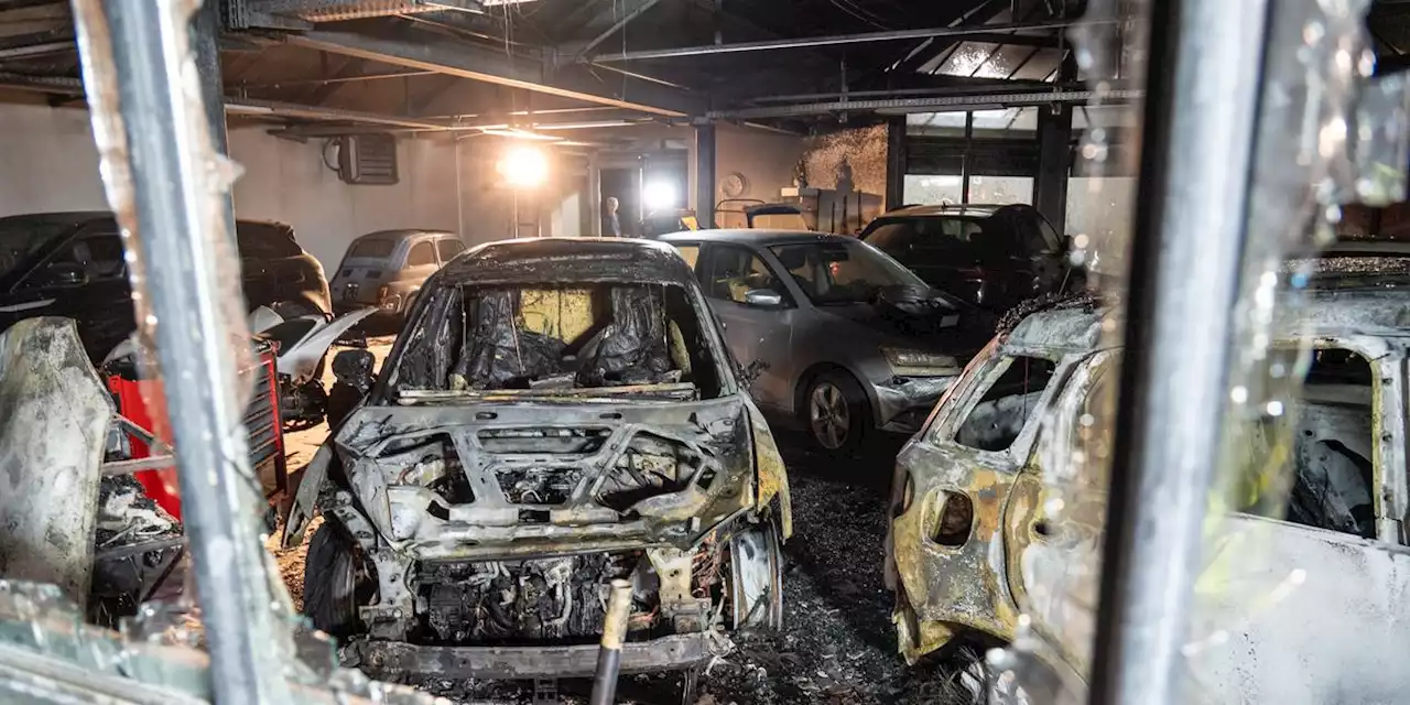 Großeinsatz im Nürnberger Land: Autohaus in Flammen - 250.000 Euro Schaden