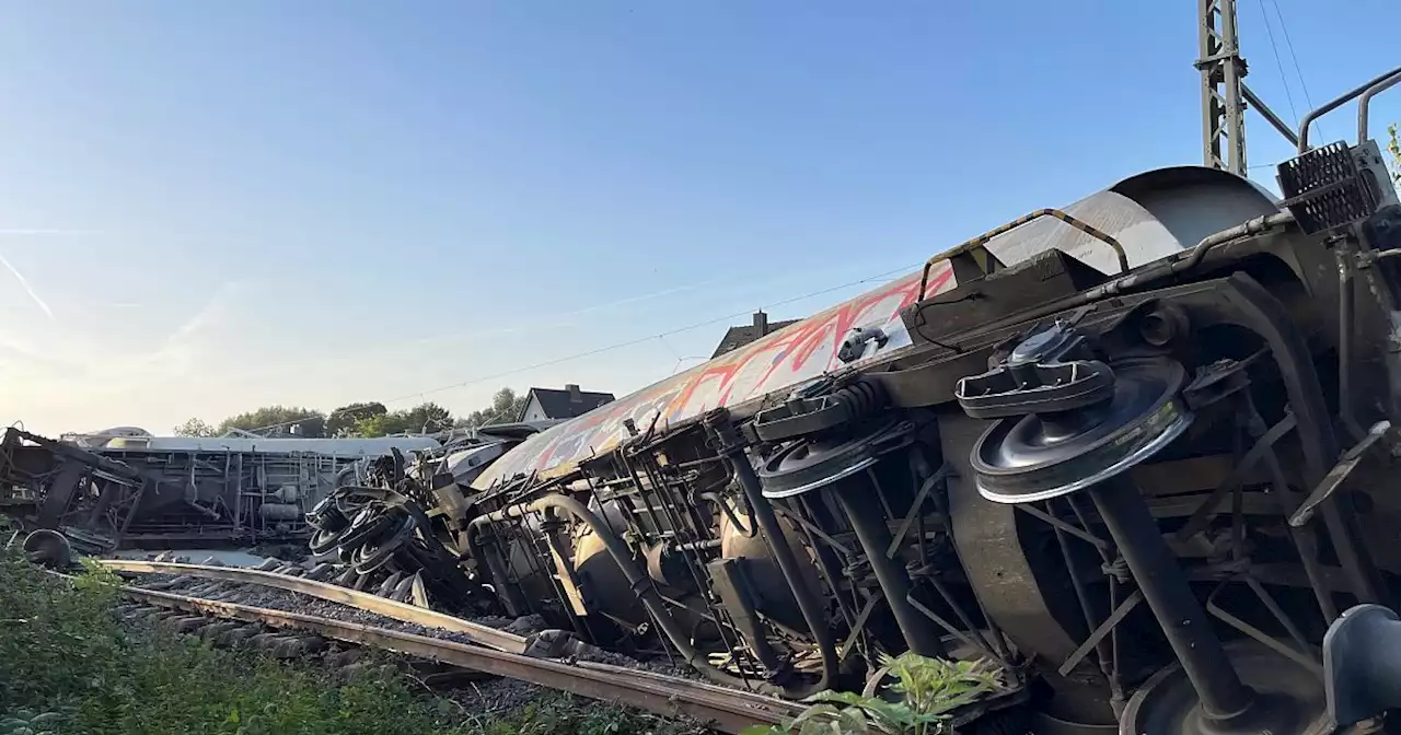 Lokführer stirbt bei Entgleisen eines Güterzugs in Geseke - Streckensperrung der Bahn