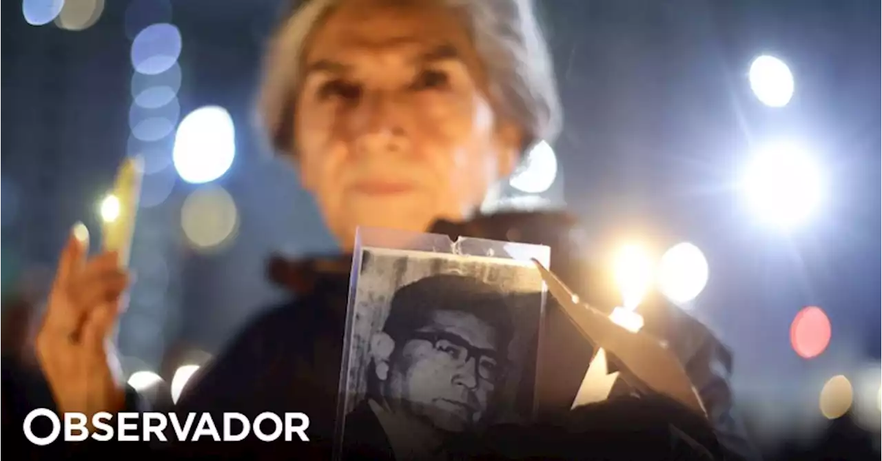 Chile: milhares de mulheres passam a noite em vigília junto ao Palácio La Moneda