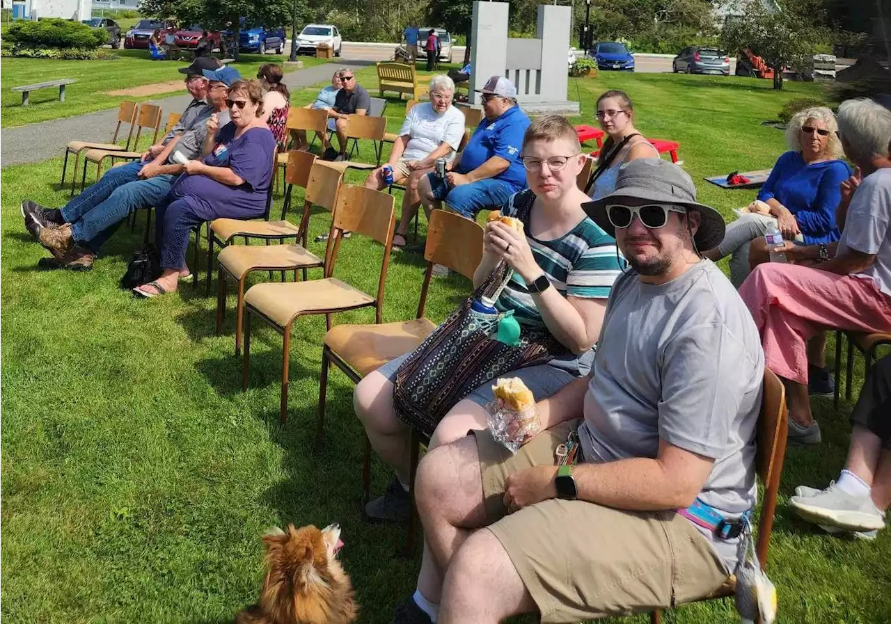 Cake auction in Murray Harbour, P.E.I., brings community members together