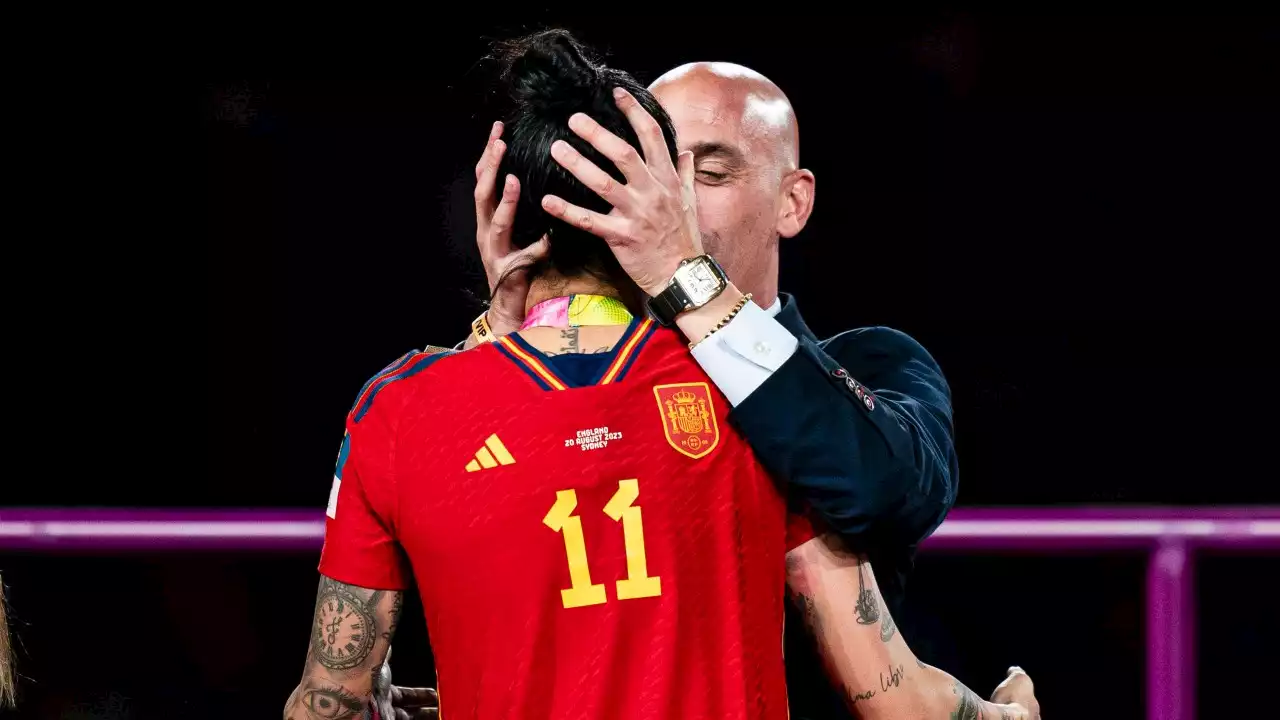 Spanish soccer chief convinced by daughters to step down amid World Cup kiss furore