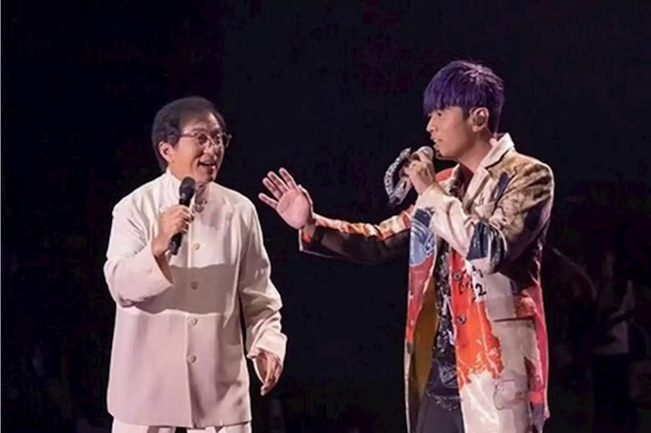 Singer Jay Chou invites superstar Jackie Chan as his special guest at his China concert