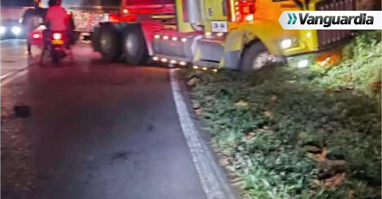 Tractomula chocó contra una camioneta en la vía Rionegro