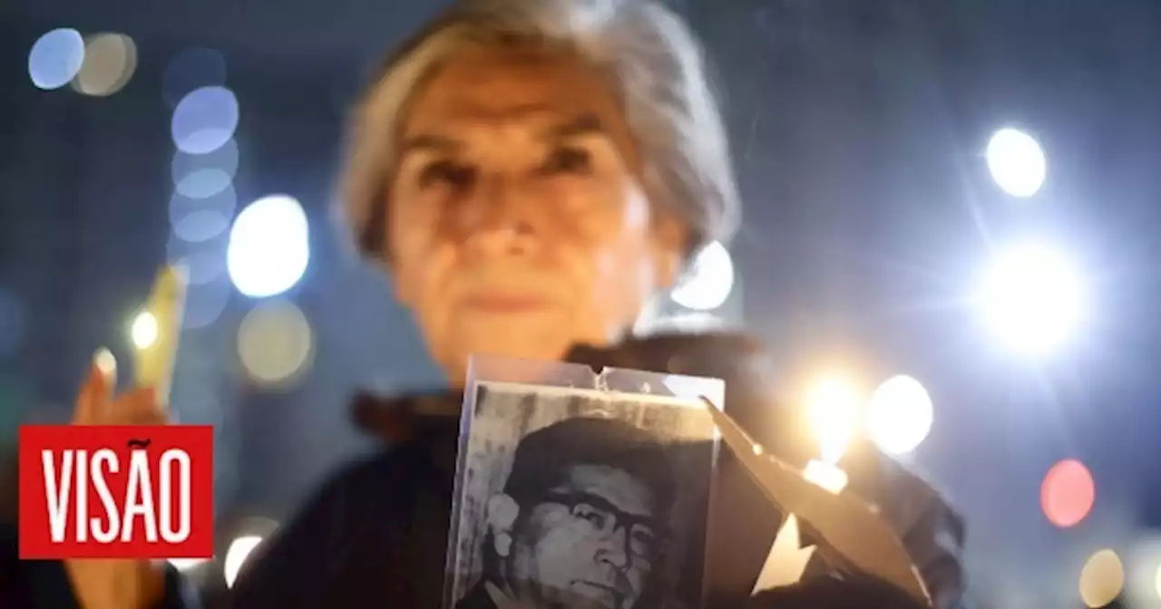 | Chile/50 anos: Milhares de mulheres passam a noite em vigília junto ao Palácio La Moneda