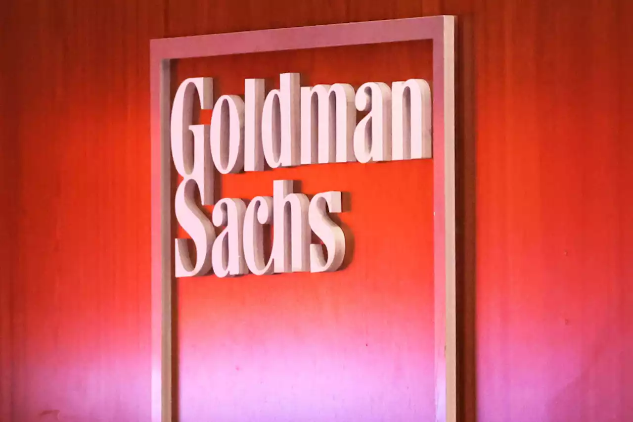 Goldman shuffles top management