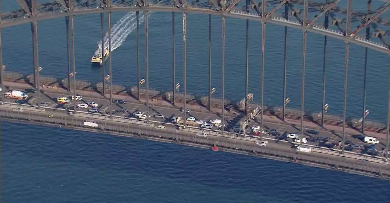 Major delays on Sydney Harbour Bridge after crash