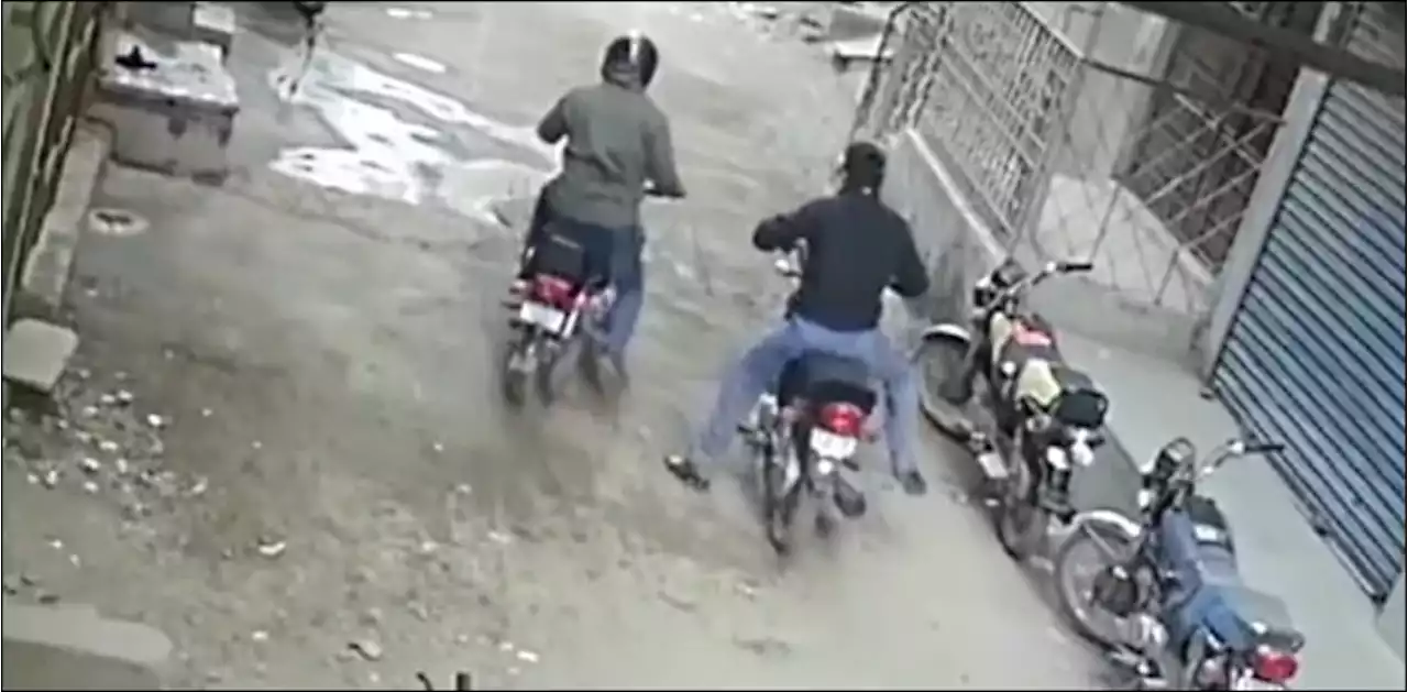 موٹرسائیکل چوروں سے سامان خریدنے والا کباڑی گرفتار