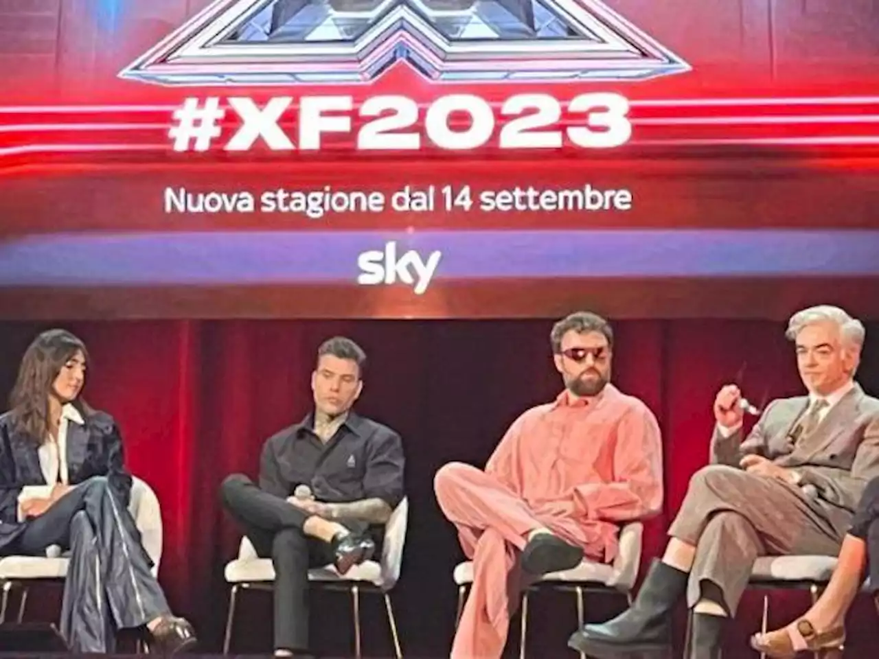 «X Factor» perdona le frasi omofobe di Morgan: «Devolverò metà del mio compenso»