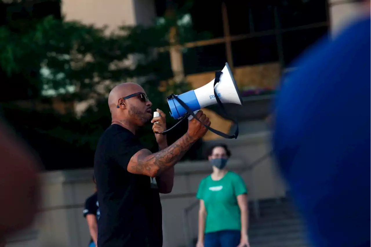 Former Denver mayor candidate Terrance Roberts to receive settlement for 2020 pepper spray incident