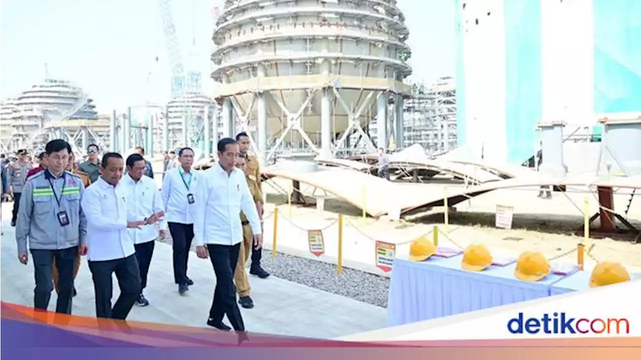 Jokowi Tinjau Pabrik Petrokimia Lotte Rp 60 T di Cilegon, Target Operasi 2025