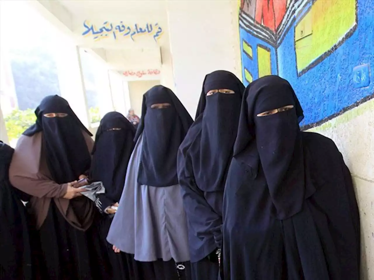 مصر میں طالبات پر نقاب لگا کر اسکول آنے پر پابندی