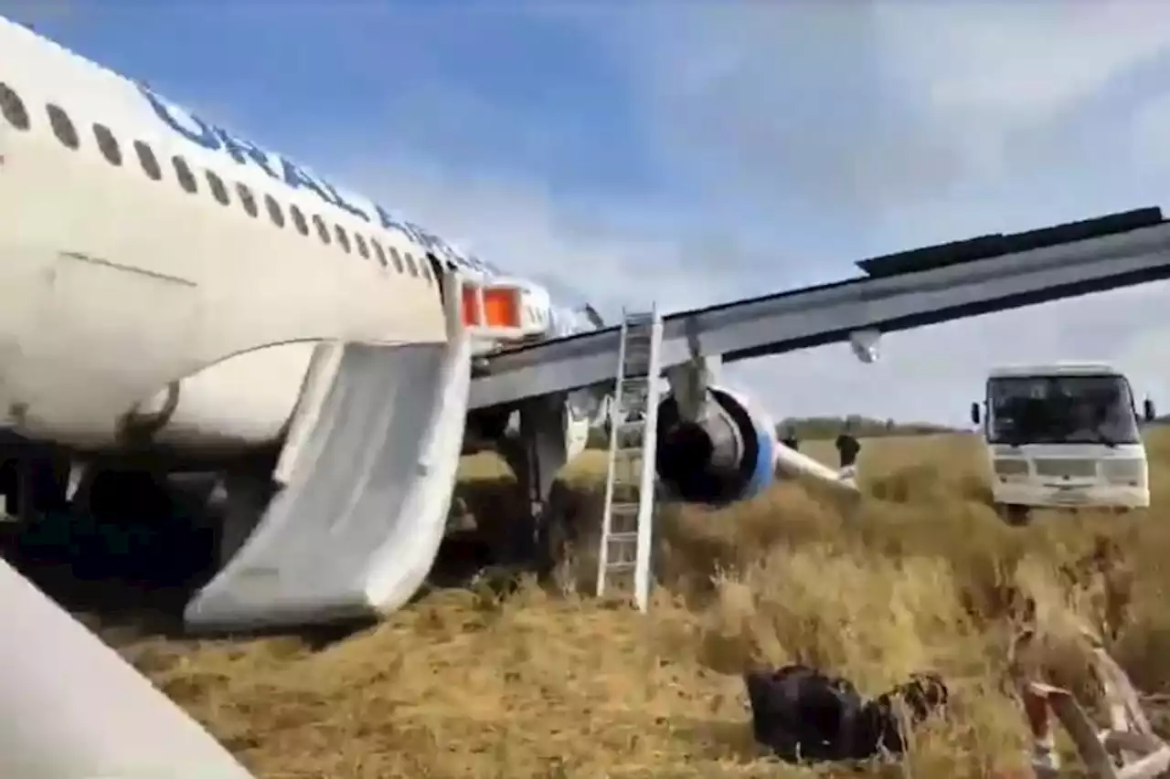 Russian passenger plane with hydraulics problem makes emergency landing in field