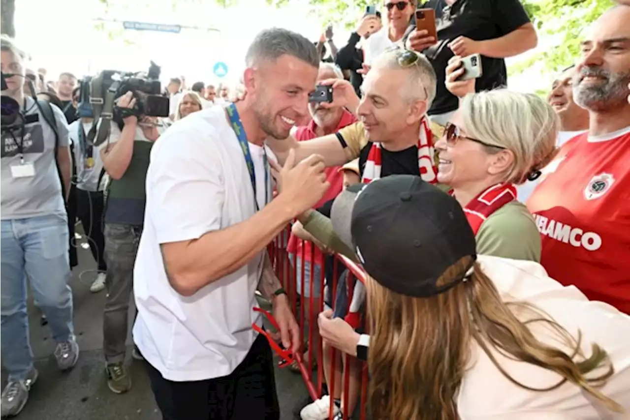 Première ‘Den Dubbel’: Kinepolis Antwerpen rolt de rood-witte loper uit voor landskampioen Antwerp en 6.000 fans