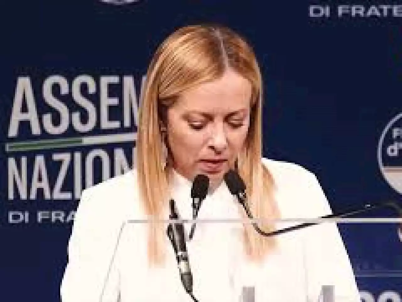 'Non sarà un'avventura'. Meloni cita Battisti all'assemblea di FdI