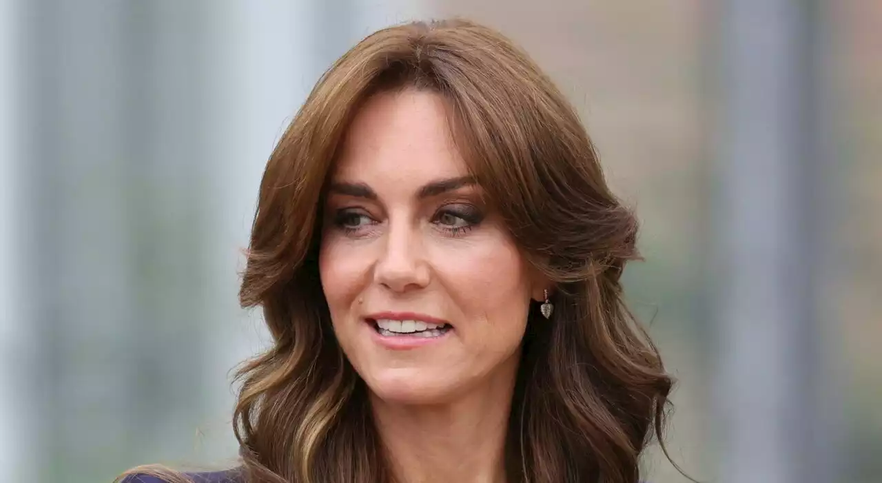 Kate Middleton cambia look, frangia e boccoli anni Settanta. Il parere degli esperti (e cosa significa la nuova pettinatura)