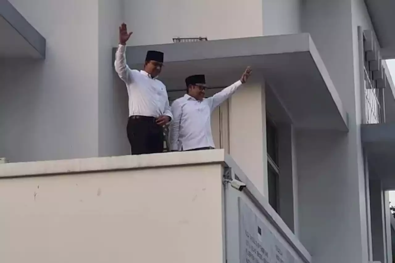 Anies-Cak Imin Sambangi Kantor DPP PKS, Turun dari Mobil yang Sama