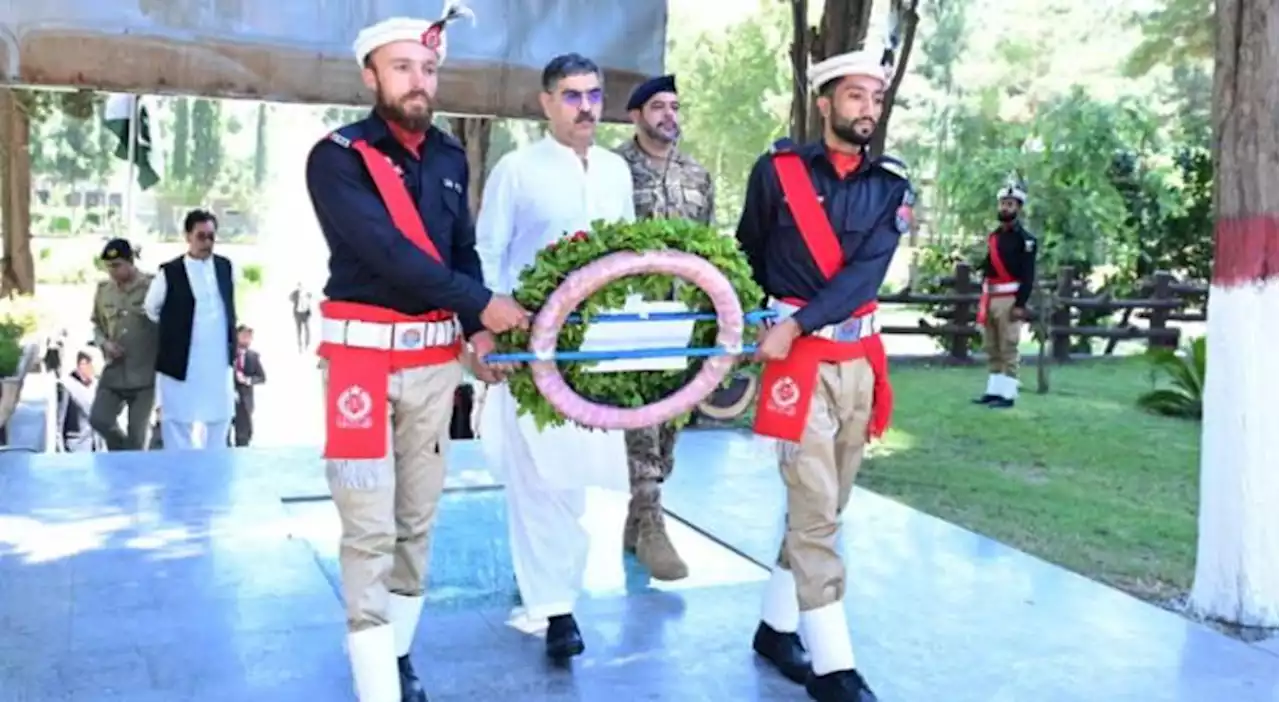 نگران وزیراعظم کا وزیراعلیٰ سیکرٹریٹ گلگت میں یادگار شہدا کا دورہ