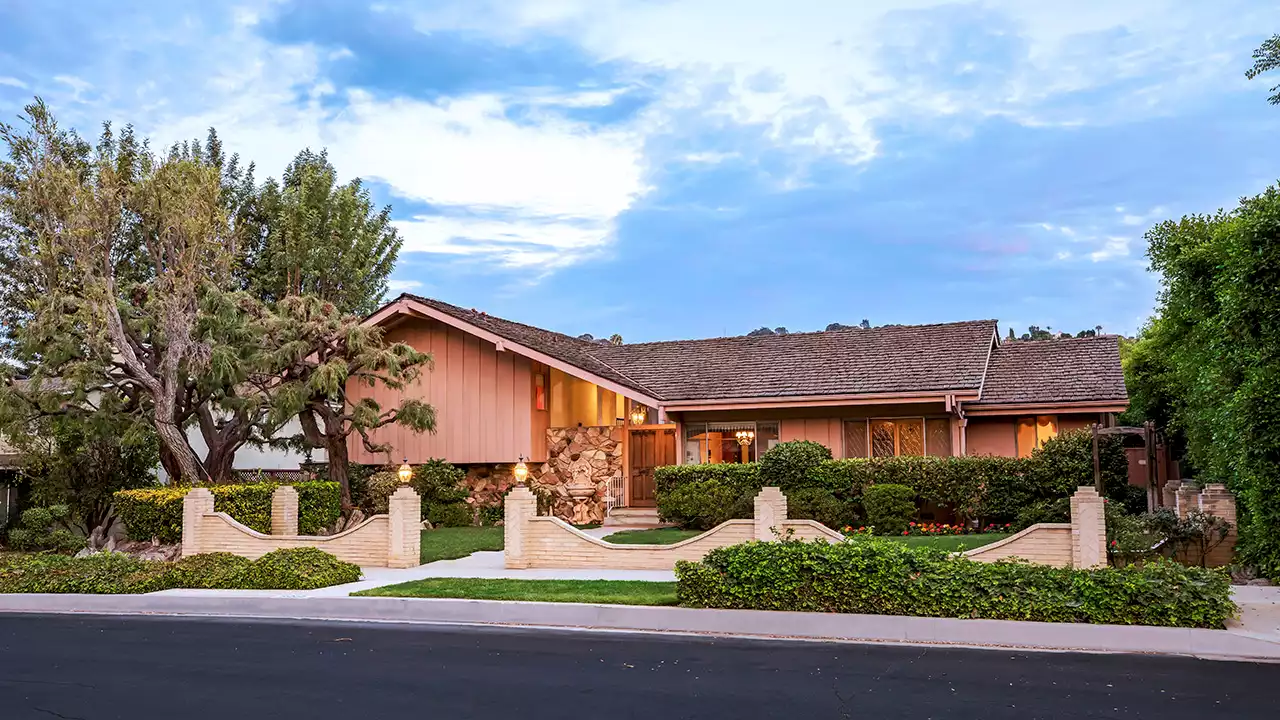 ‘Brady Bunch' house in Studio City sells for $3.2 million after HGTV renovation