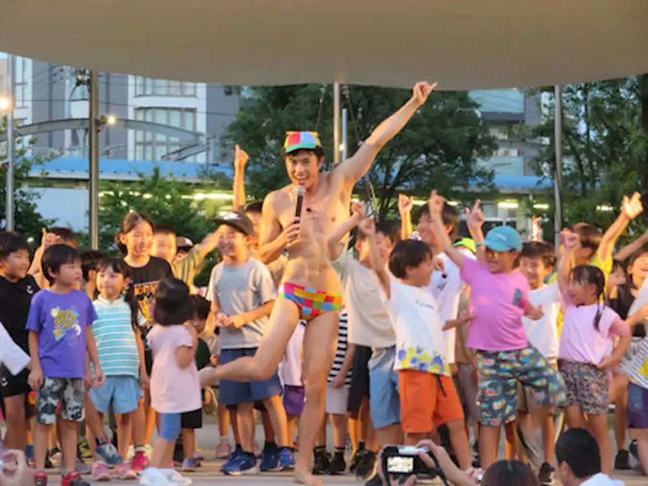 小島よしお著書イベントに1100人「おっぱっぴー」誕生秘話と10年前から同じネタの意義語る