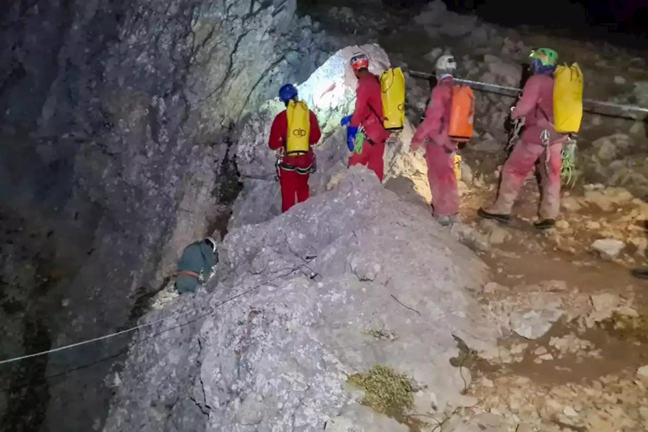 American researcher rescued from Turkish cave more than a week after he fell ill