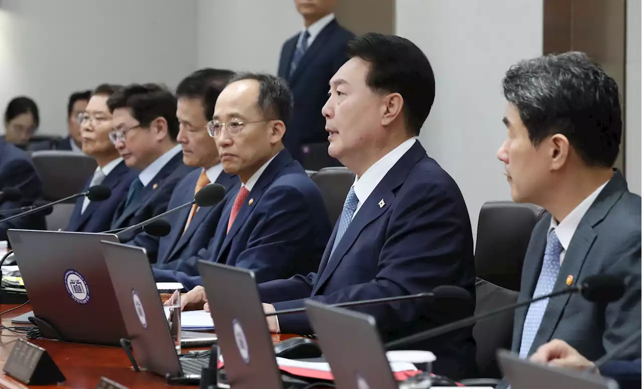 윤 대통령 '교사 처벌 막을 위법성 조각 근거 만들라'