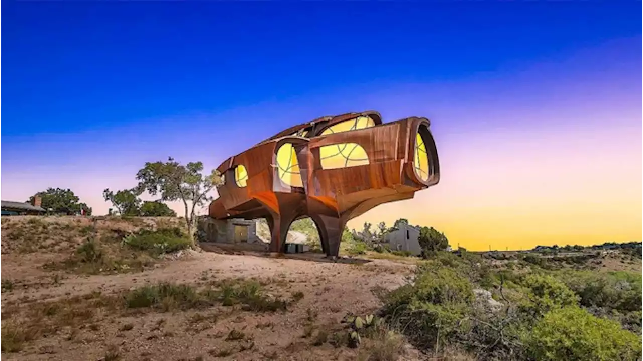 A Sculptor Created This Spaceship-Shaped Home in Texas. Now It Can Be Yours for $2 Million.